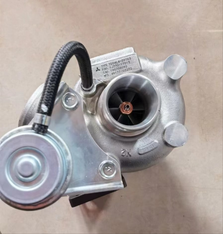 Máy kéo V3307 TD04L409TK3 Bộ tăng áp Kubota 49177-03230 1J770-17013 49177-03232